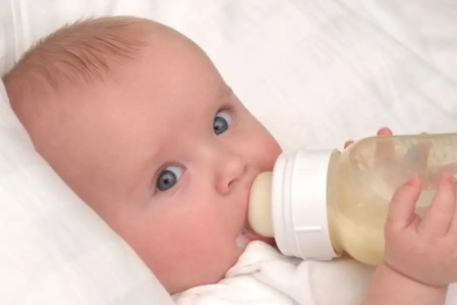 علت وزن نگرفتن نوزاد با شیر خشک